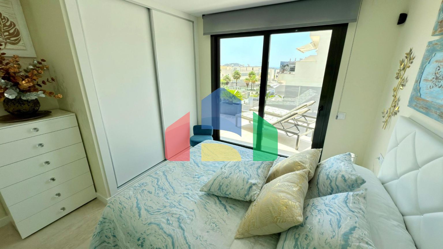 Мечтайте о виде на море: Живите в Mediterranean Views II