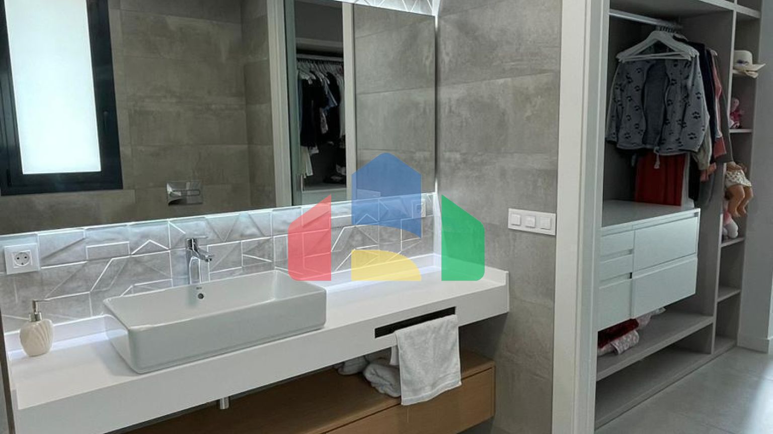 ВПЕЧАТЛЯЮЩАЯ СОВРЕМЕННАЯ ВИЛЛА ПОД КЛЮЧ