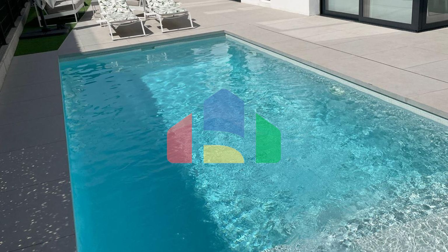 ВПЕЧАТЛЯЮЩАЯ СОВРЕМЕННАЯ ВИЛЛА ПОД КЛЮЧ