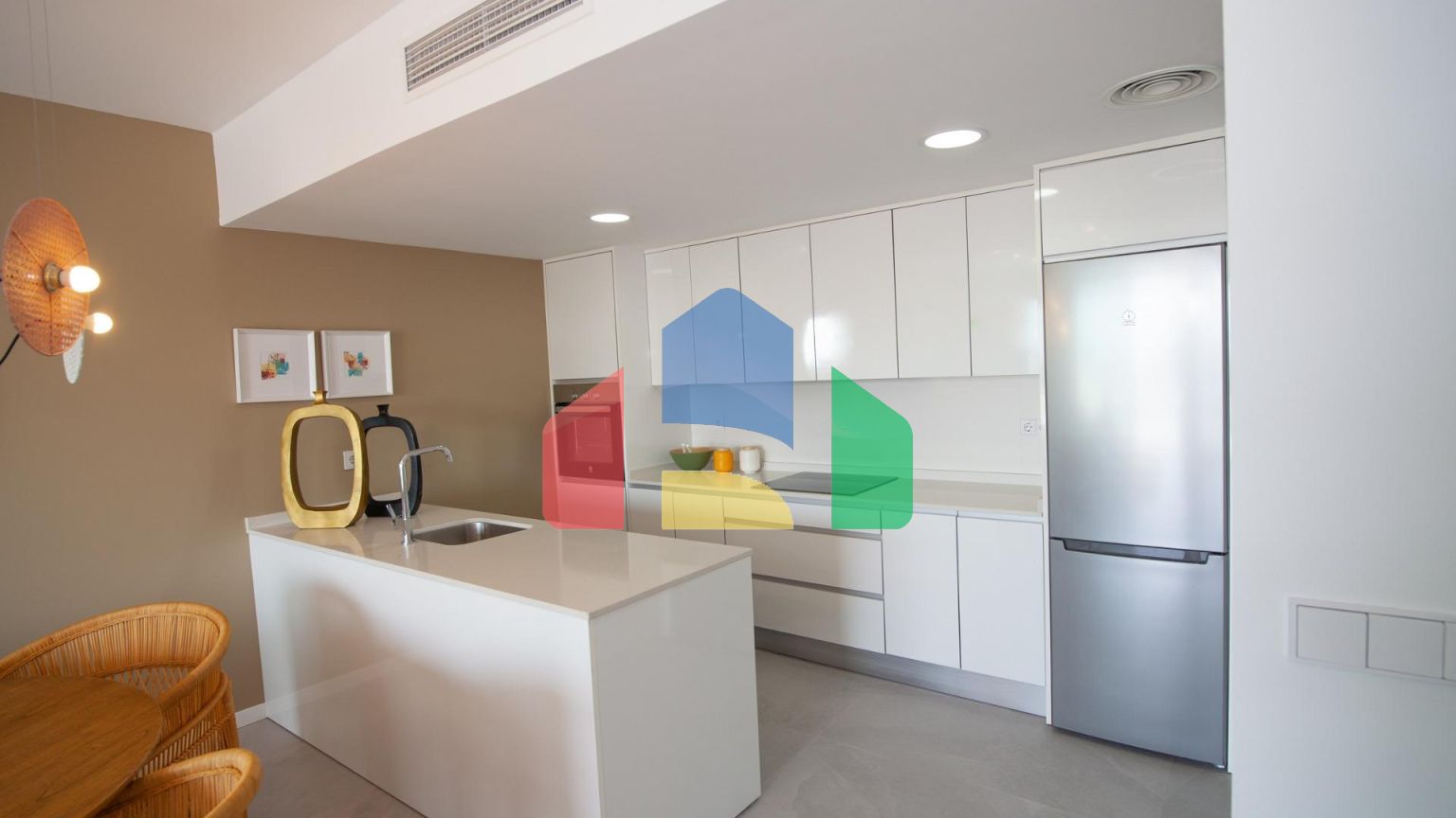 НОВЫЙ ЖИЛОЙ КОМПЛЕКС В ФИНЕСТРАТЕ С ВИДОМ НА МОРЕ