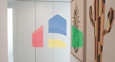 НОВЫЙ ЖИЛОЙ КОМПЛЕКС В ФИНЕСТРАТЕ С ВИДОМ НА МОРЕ