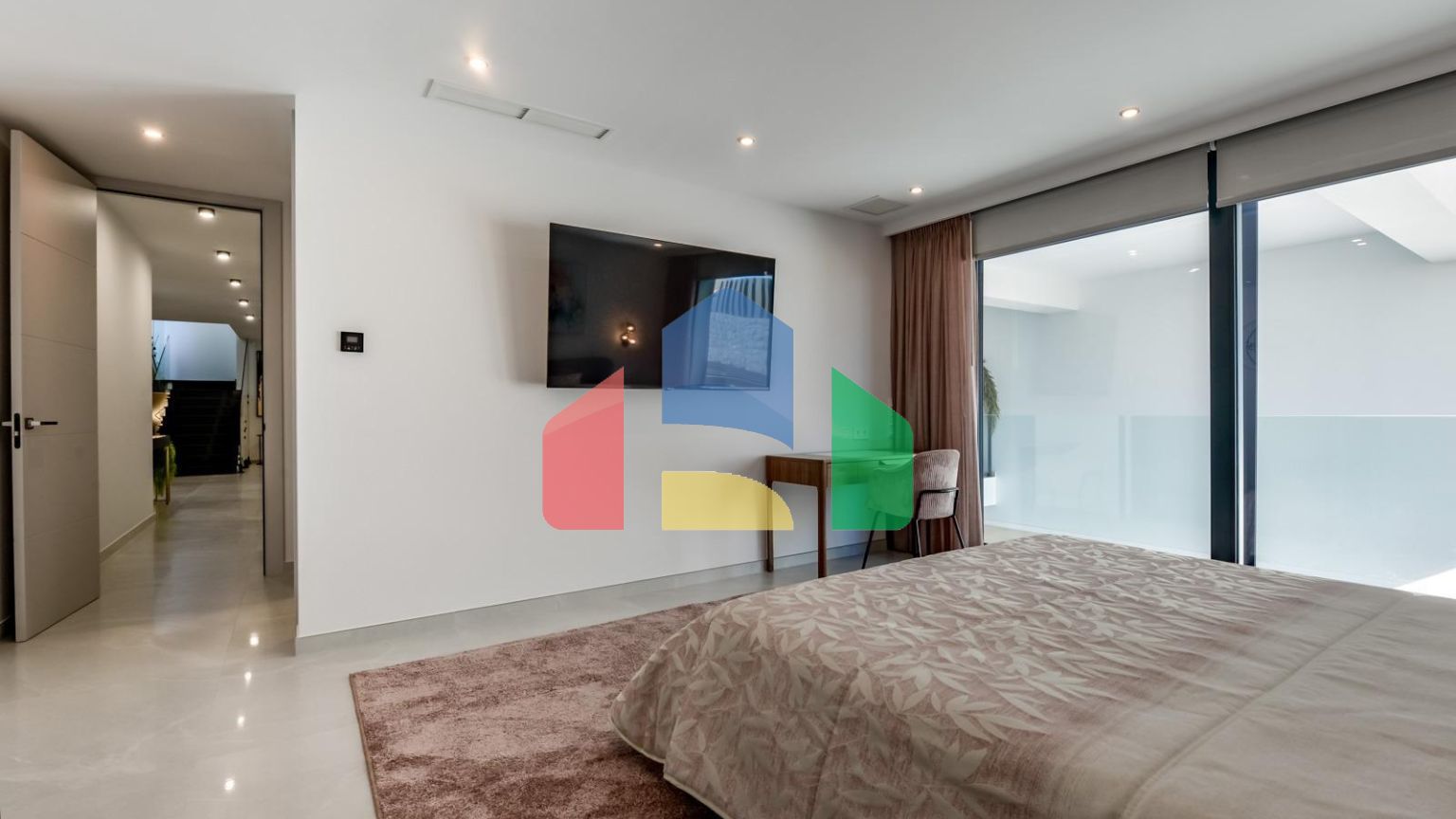 НОВАЯ РОСКОШНАЯ ВИЛЛА В ФИНЕСТРАТЕ С ВИДОМ НА МОРЕ