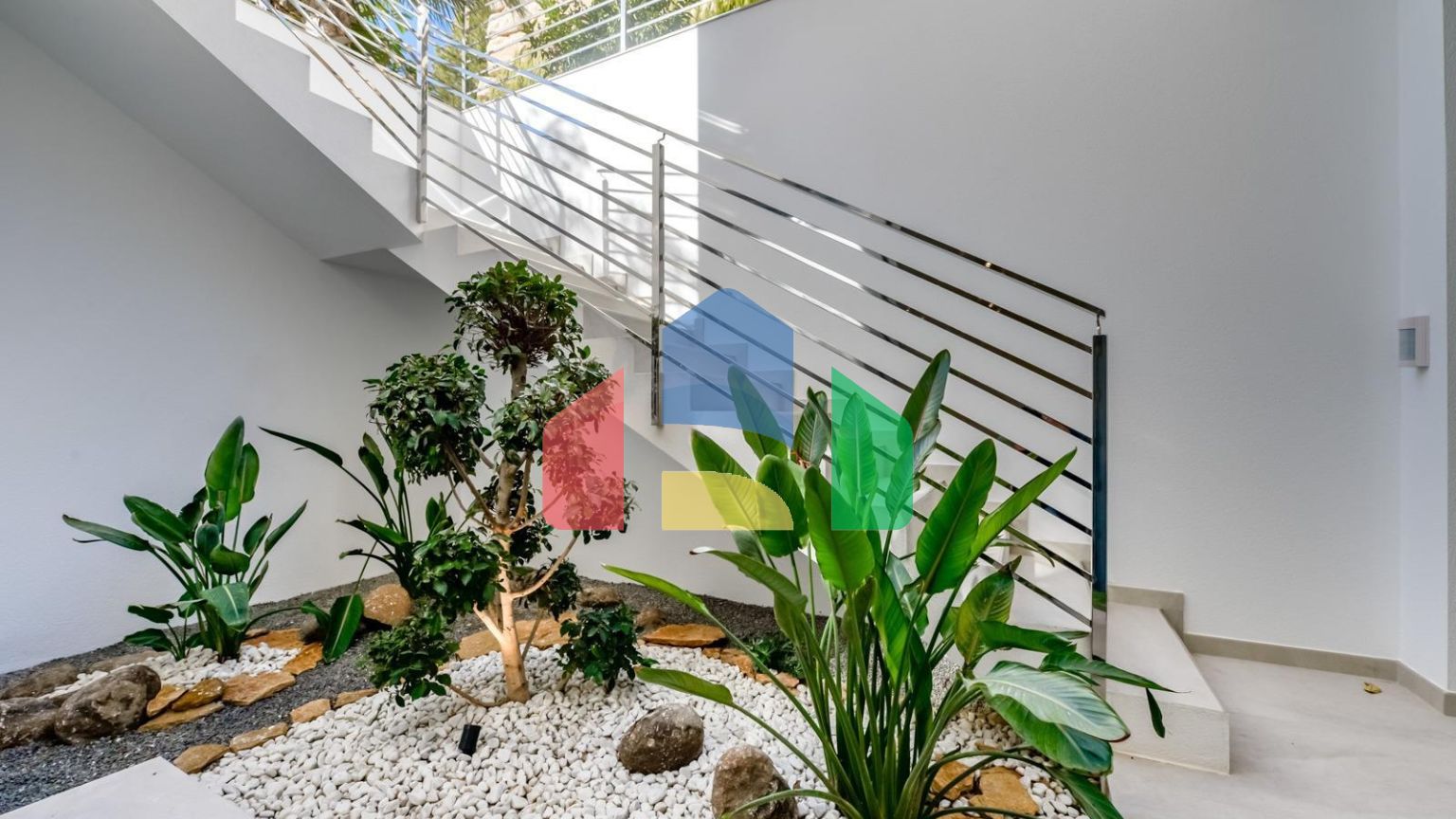 НОВАЯ РОСКОШНАЯ ВИЛЛА В ФИНЕСТРАТЕ С ВИДОМ НА МОРЕ