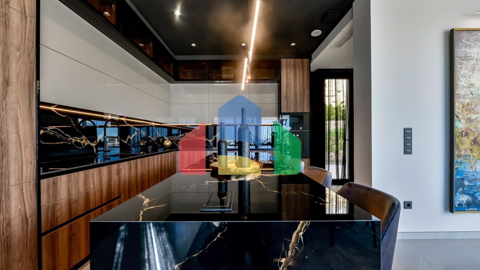 НОВАЯ РОСКОШНАЯ ВИЛЛА В ФИНЕСТРАТЕ С ВИДОМ НА МОРЕ