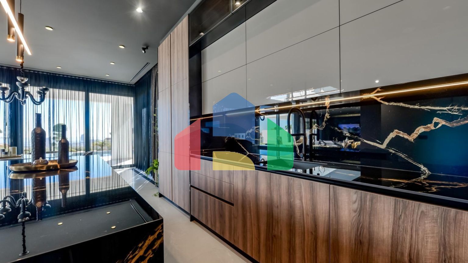 НОВАЯ РОСКОШНАЯ ВИЛЛА В ФИНЕСТРАТЕ С ВИДОМ НА МОРЕ