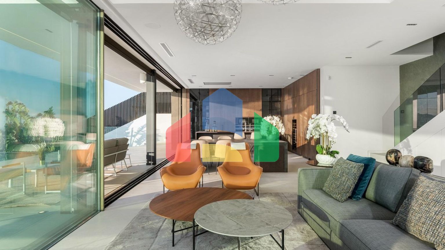 Невероятная вилла с панорамными видами в Финестрате