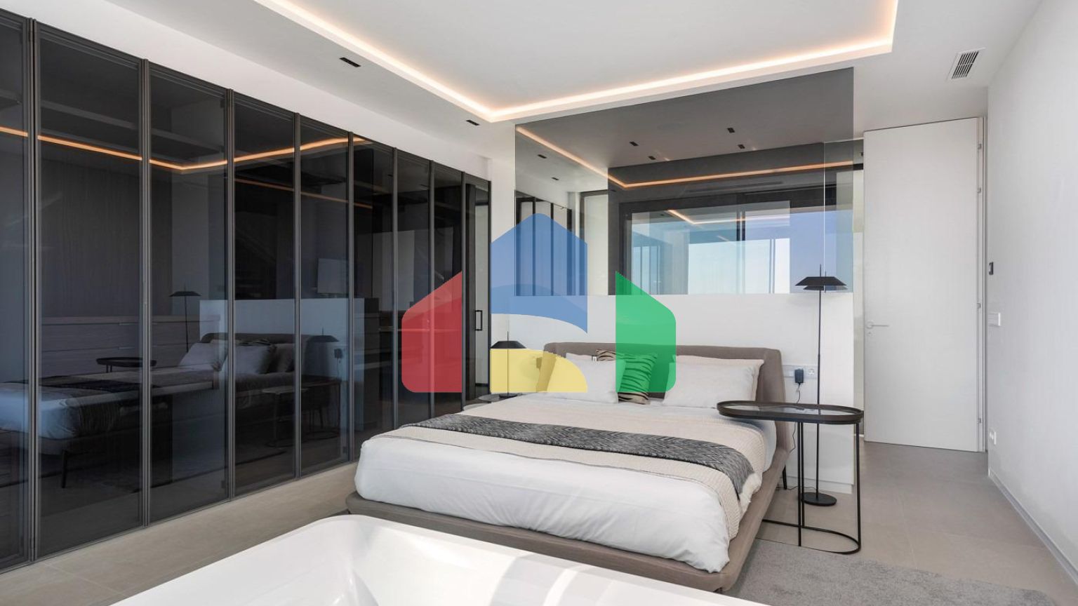 Невероятная вилла с панорамными видами в Финестрате