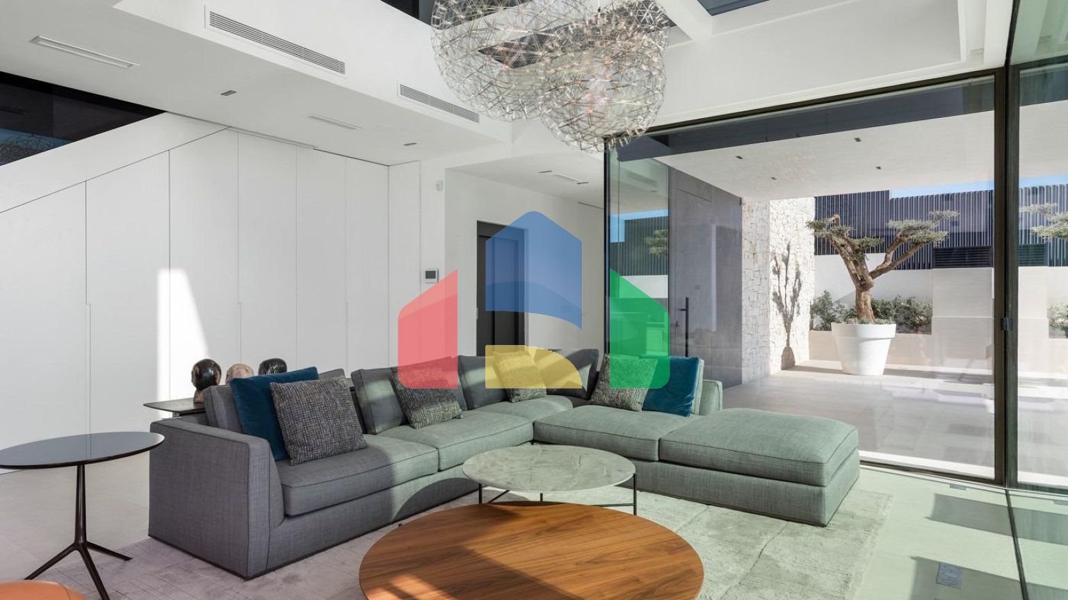 Невероятная вилла с панорамными видами в Финестрате