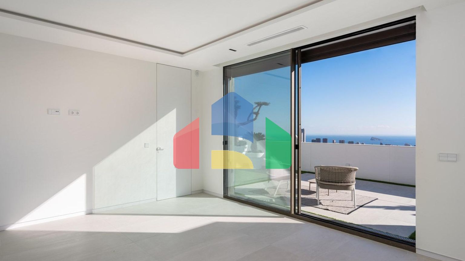 Невероятная вилла с панорамными видами в Финестрате