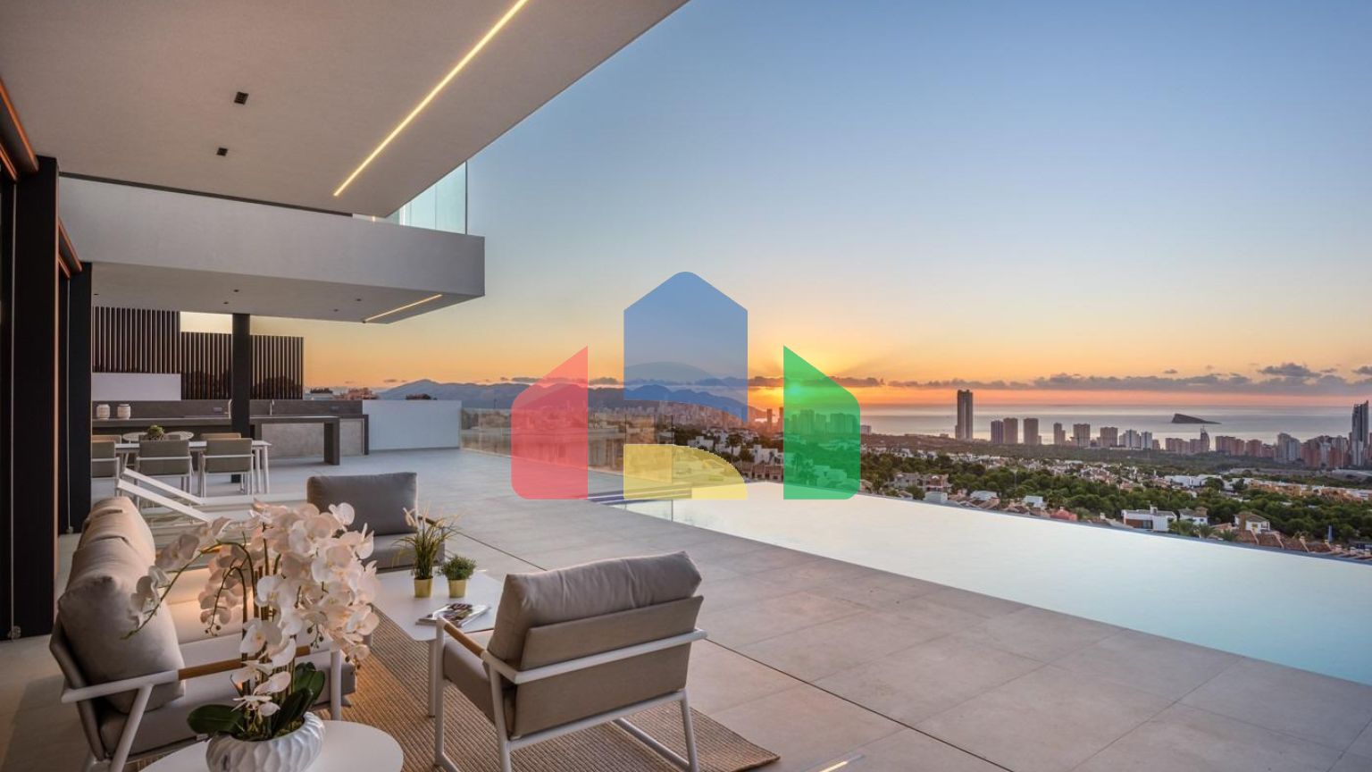 Невероятная вилла с панорамными видами в Финестрате