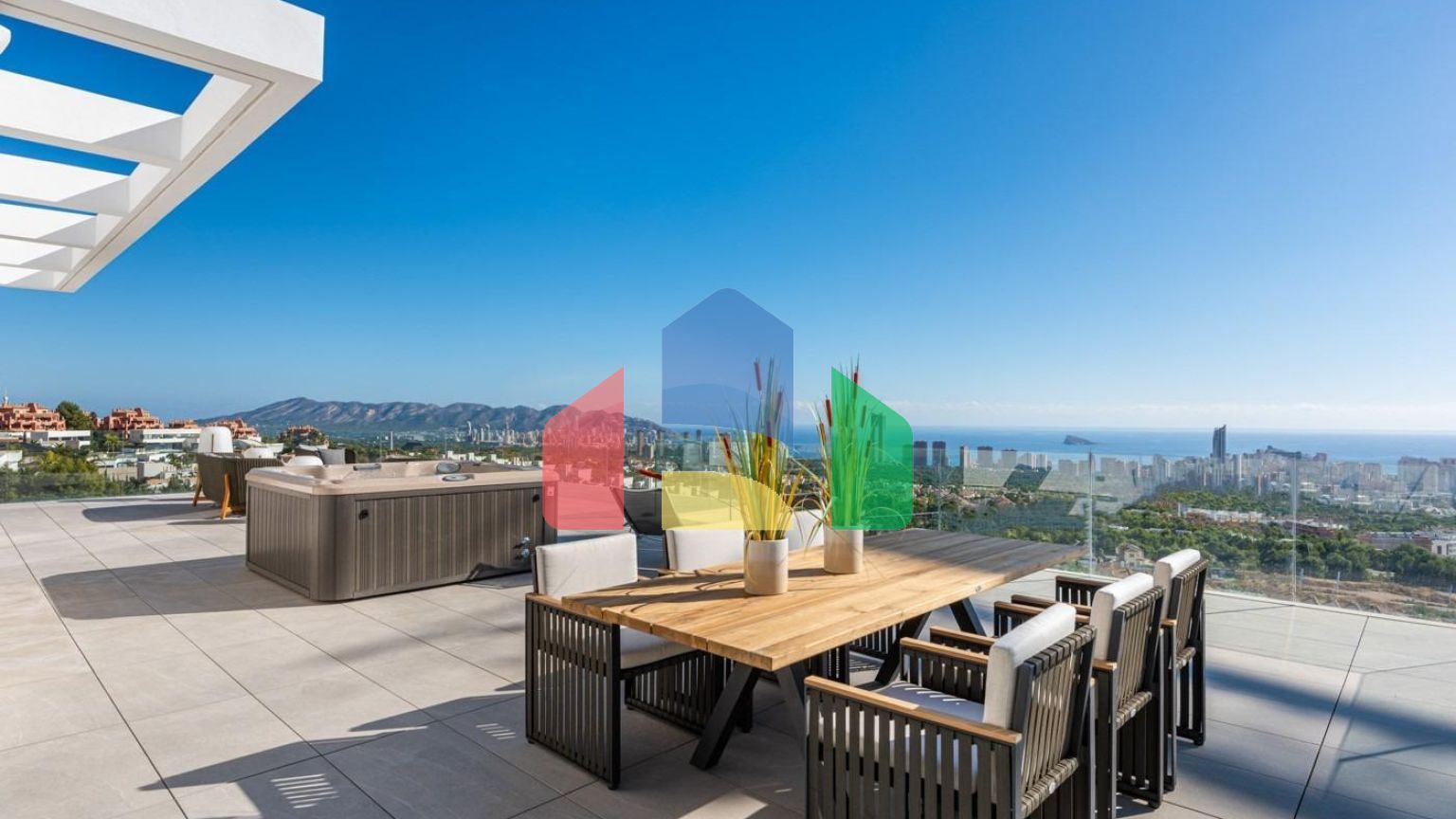 Невероятная вилла с панорамными видами в Финестрате