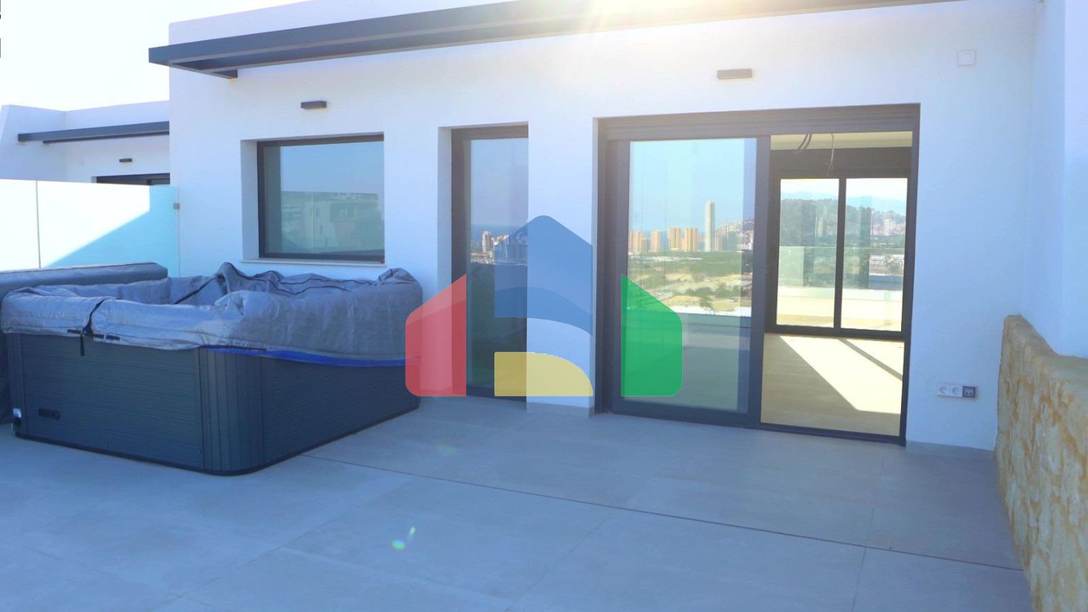 Роскошный двухуровневый пентхаус в Финестрате с потрясающим видом на море