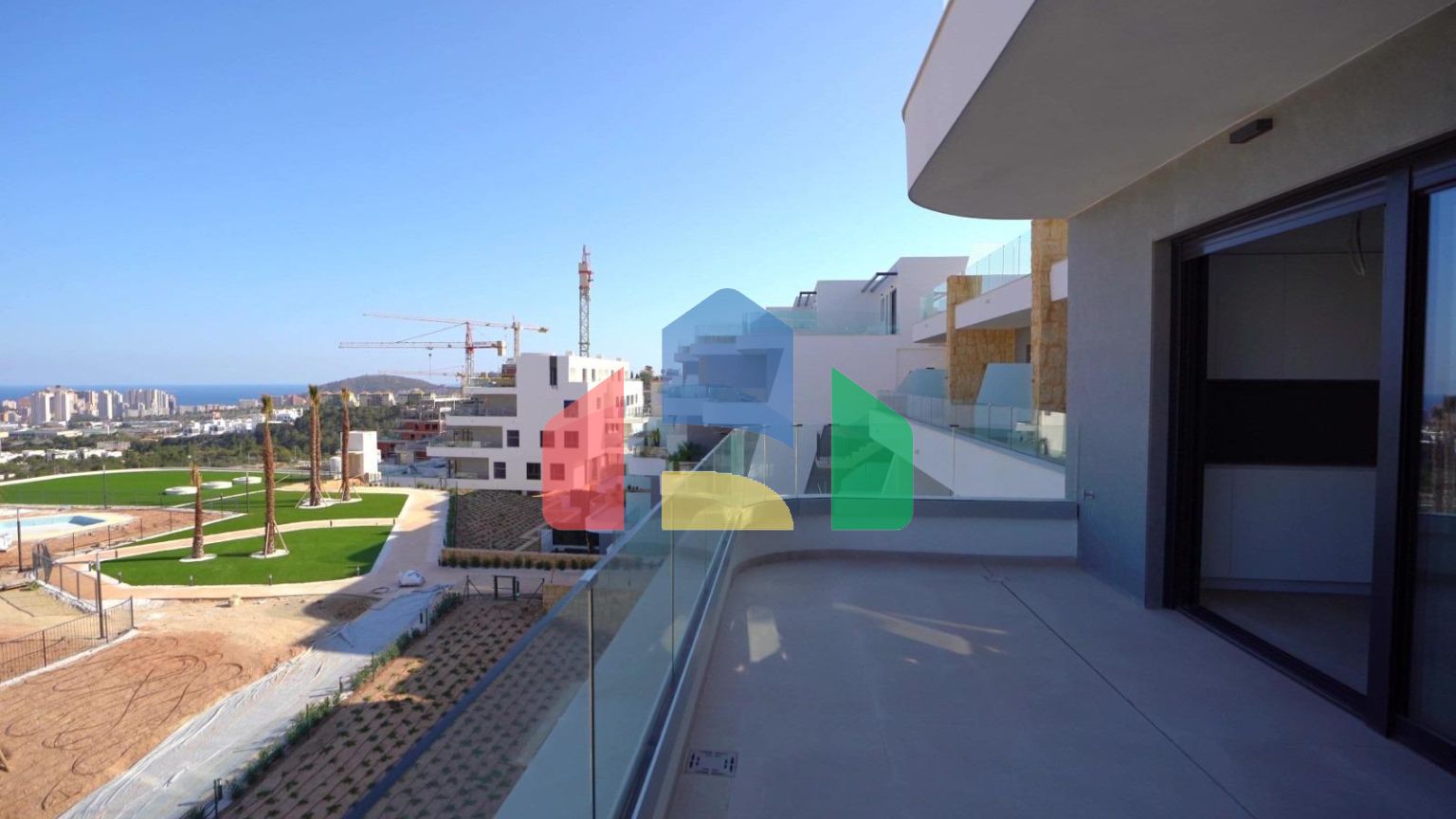 Роскошный двухуровневый пентхаус в Финестрате с потрясающим видом на море