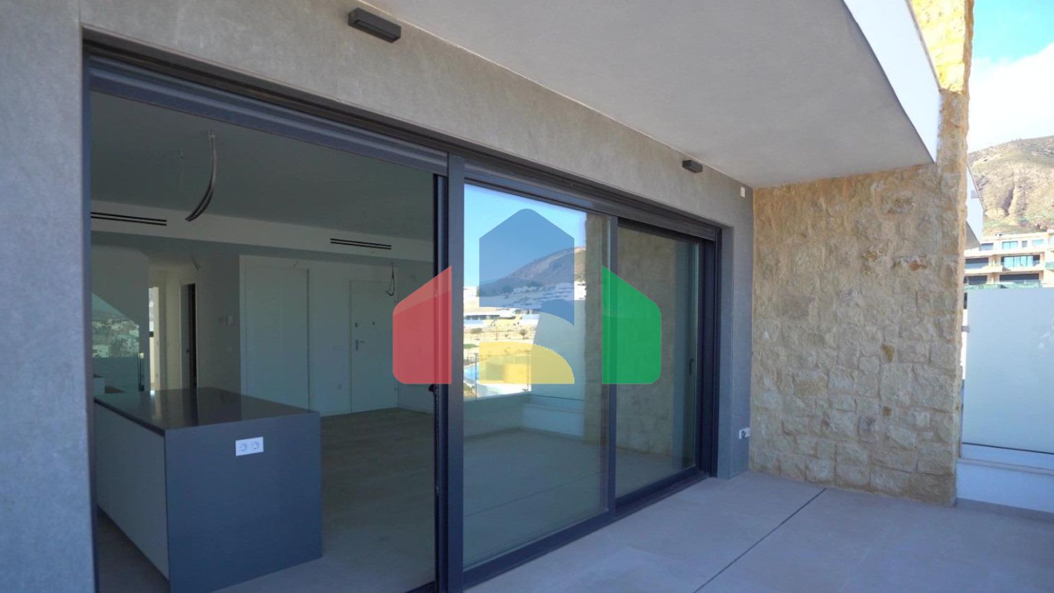 Роскошный двухуровневый пентхаус в Финестрате с потрясающим видом на море