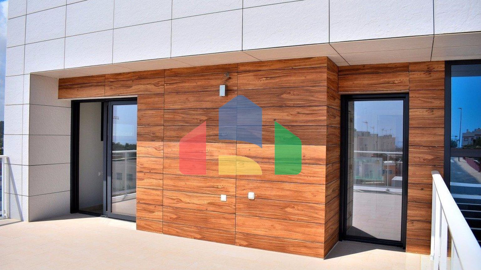 СОВРЕМЕННАЯ ВИЛЛА В НЕСКОЛЬКИХ МИНУТАХ ХОДЬБЫ ОТ БЕНИДОРМА!!!