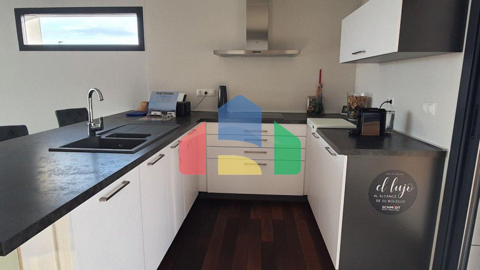 СОВРЕМЕННАЯ ВИЛЛА В НЕСКОЛЬКИХ МИНУТАХ ХОДЬБЫ ОТ БЕНИДОРМА!!!