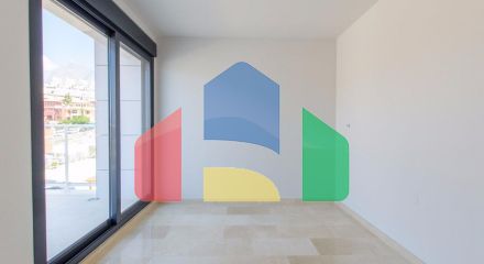 СОВРЕМЕННАЯ ВИЛЛА В НЕСКОЛЬКИХ МИНУТАХ ХОДЬБЫ ОТ БЕНИДОРМА!!!