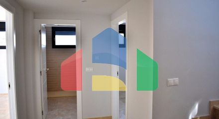 СОВРЕМЕННАЯ ВИЛЛА В НЕСКОЛЬКИХ МИНУТАХ ХОДЬБЫ ОТ БЕНИДОРМА!!!