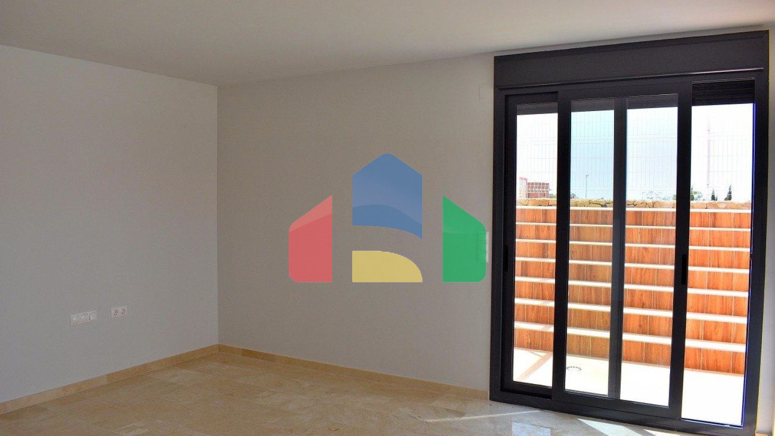 СОВРЕМЕННАЯ ВИЛЛА В НЕСКОЛЬКИХ МИНУТАХ ХОДЬБЫ ОТ БЕНИДОРМА!!!