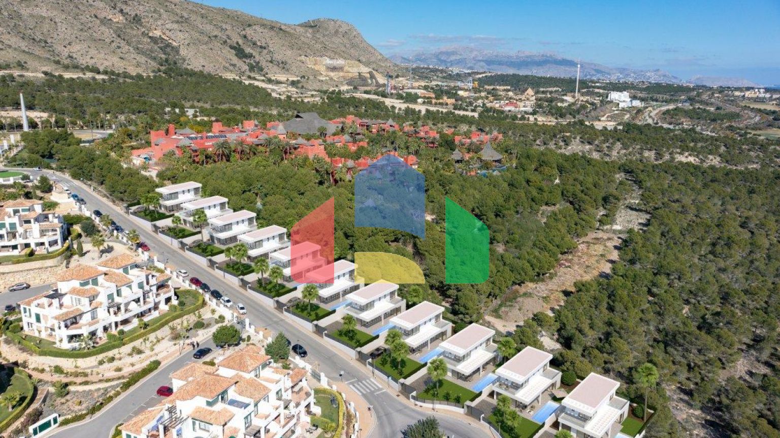 Вилла в уникальном месте и видами на море в Финестрате