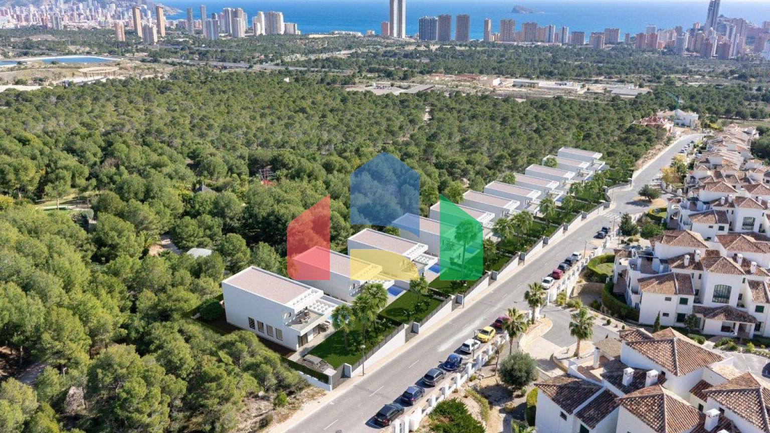 Вилла в уникальном месте и видами на море в Финестрате