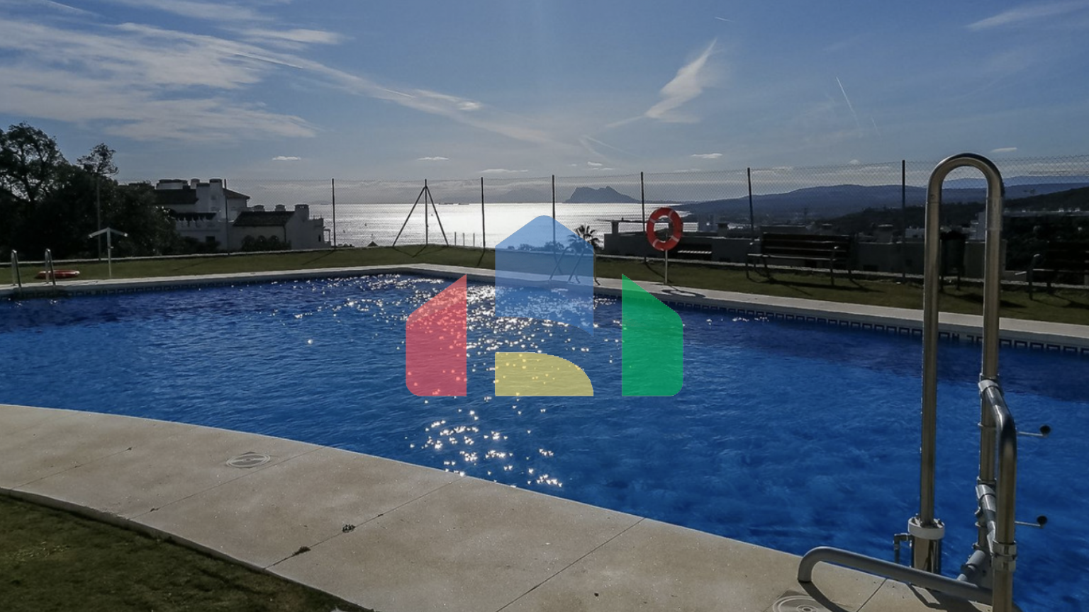 Потрясающий таунхаус с 4мя спальнями и панорамным видом на море