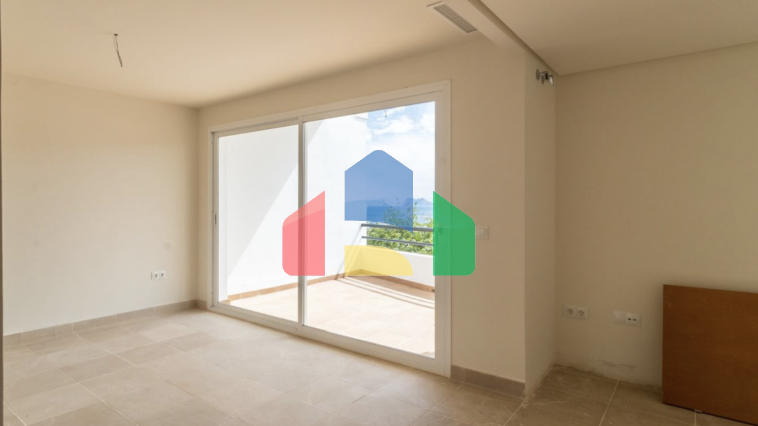 Потрясающий таунхаус с 4мя спальнями и панорамным видом на море