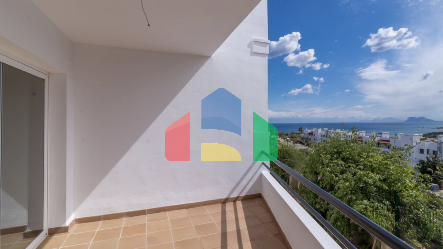 Потрясающий таунхаус с 4мя спальнями и панорамным видом на море