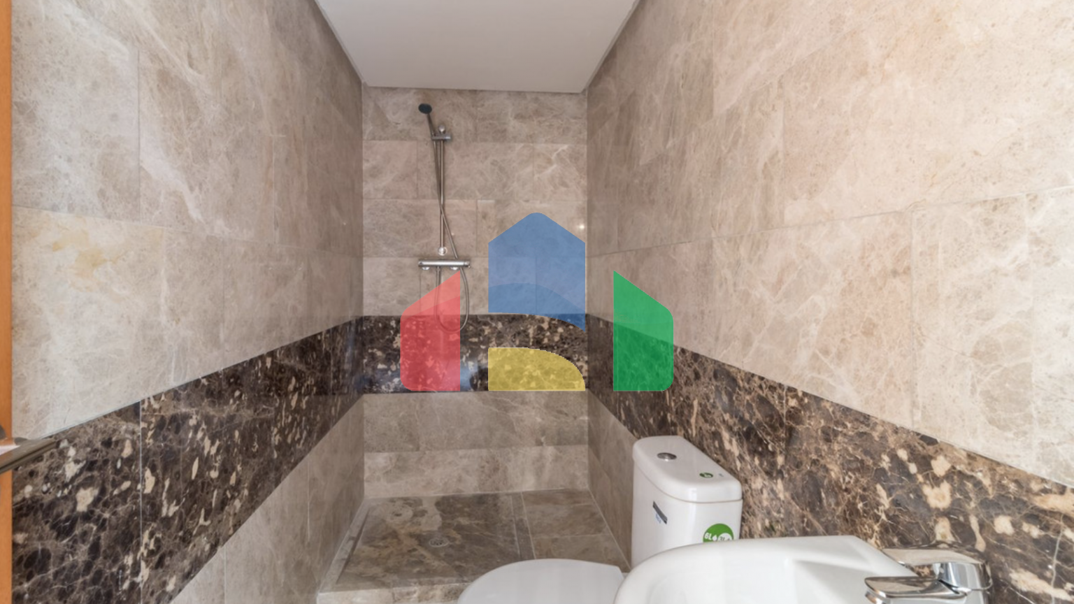 Потрясающий таунхаус с 4мя спальнями и панорамным видом на море