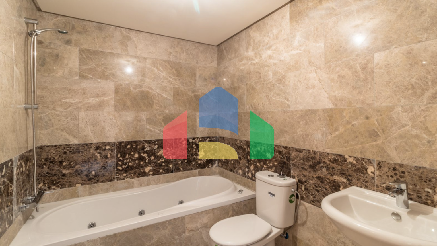 Потрясающий таунхаус с 4мя спальнями и панорамным видом на море