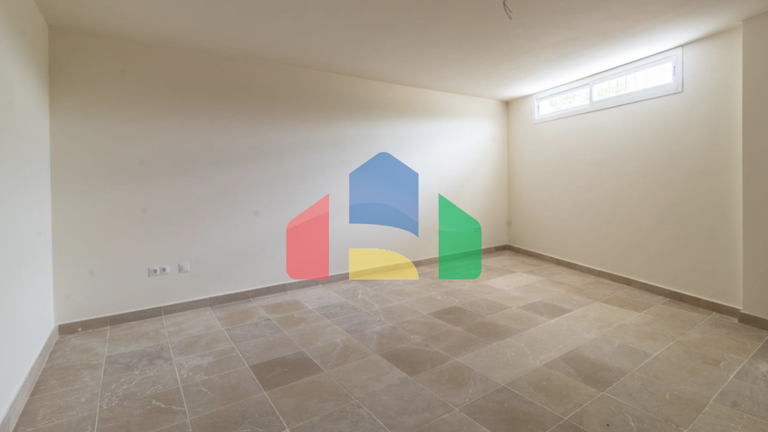 Потрясающий таунхаус с 4мя спальнями и панорамным видом на море