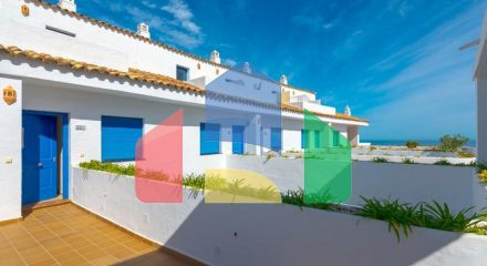 Стильный двухуровневый пентхаус с панорамным видом в Duquesa Golf Gardens