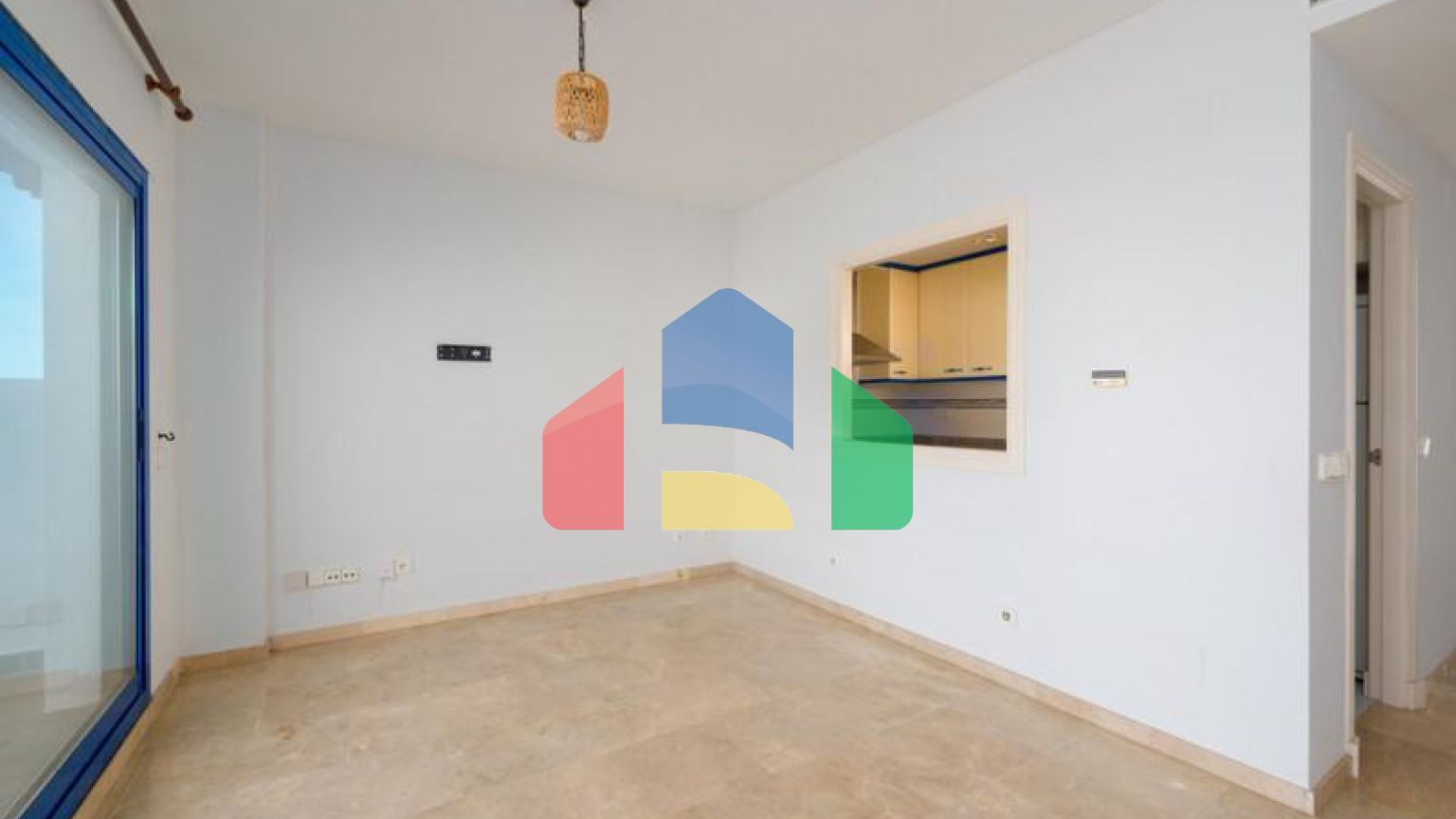 Стильный двухуровневый пентхаус с панорамным видом в Duquesa Golf Gardens