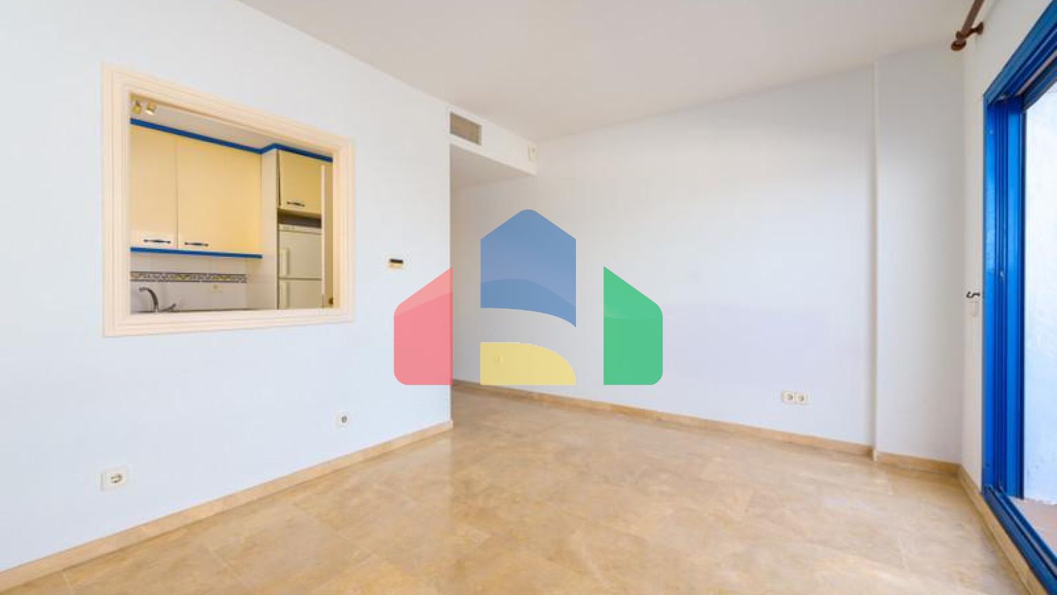 Стильный двухуровневый пентхаус с панорамным видом в Duquesa Golf Gardens