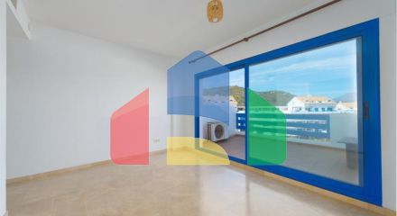 Стильный двухуровневый пентхаус с панорамным видом в Duquesa Golf Gardens