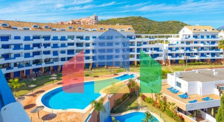 Стильный двухуровневый пентхаус с панорамным видом в Duquesa Golf Gardens