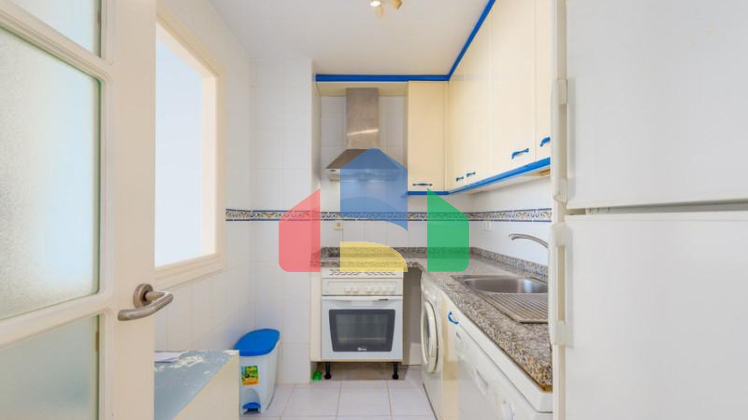 Стильный двухуровневый пентхаус с панорамным видом в Duquesa Golf Gardens