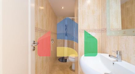 Стильный двухуровневый пентхаус с панорамным видом в Duquesa Golf Gardens