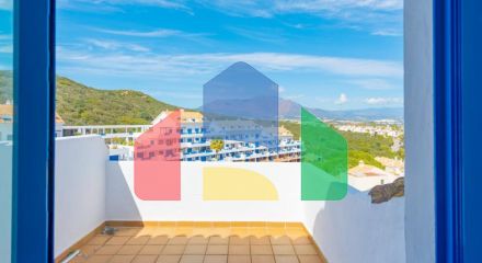 Стильный двухуровневый пентхаус с панорамным видом в Duquesa Golf Gardens