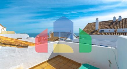 Стильный двухуровневый пентхаус с панорамным видом в Duquesa Golf Gardens