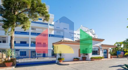 Стильный двухуровневый пентхаус с панорамным видом в Duquesa Golf Gardens