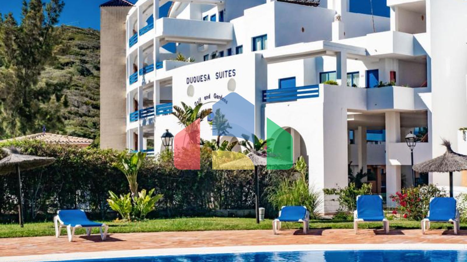 Стильный двухуровневый пентхаус с панорамным видом в Duquesa Golf Gardens