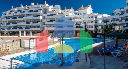 Стильный двухуровневый пентхаус с панорамным видом в Duquesa Golf Gardens