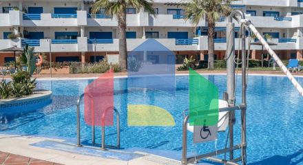 Стильный двухуровневый пентхаус с панорамным видом в Duquesa Golf Gardens