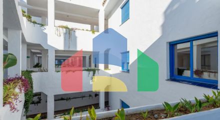 Стильный двухуровневый пентхаус с панорамным видом в Duquesa Golf Gardens