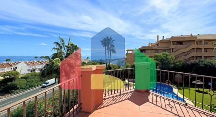 Discover this spectacular DUPLEX PENTHOUSE with spacious interior areas and PANORAMIC SEA VIEWS