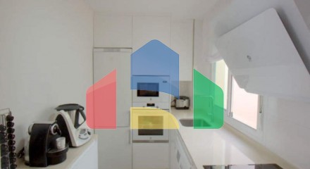Spacious Apartment Steps from the Beach and Amenities in Sabinillas