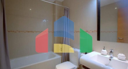 Spacious Apartment Steps from the Beach and Amenities in Sabinillas