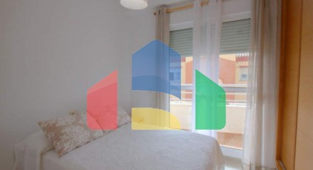 Spacious Apartment Steps from the Beach and Amenities in Sabinillas