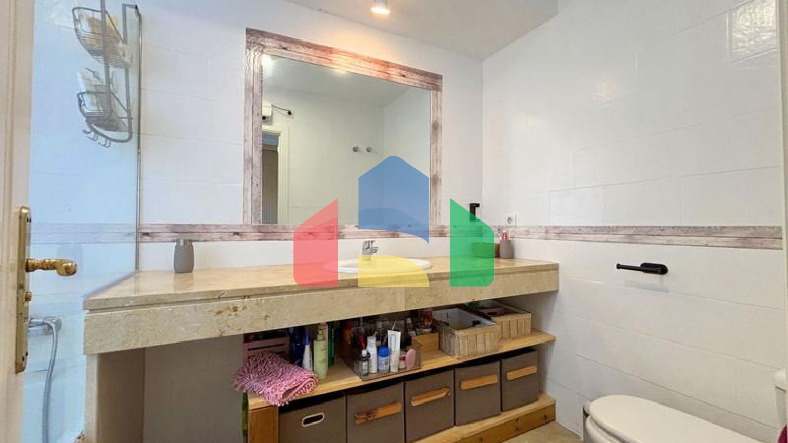 (EN) BEAUTIFUL TOWNHOUSE ON THE COSTA DEL SOL: LUXURY AND COMFORT JUST STEPS FROM THE BEACH